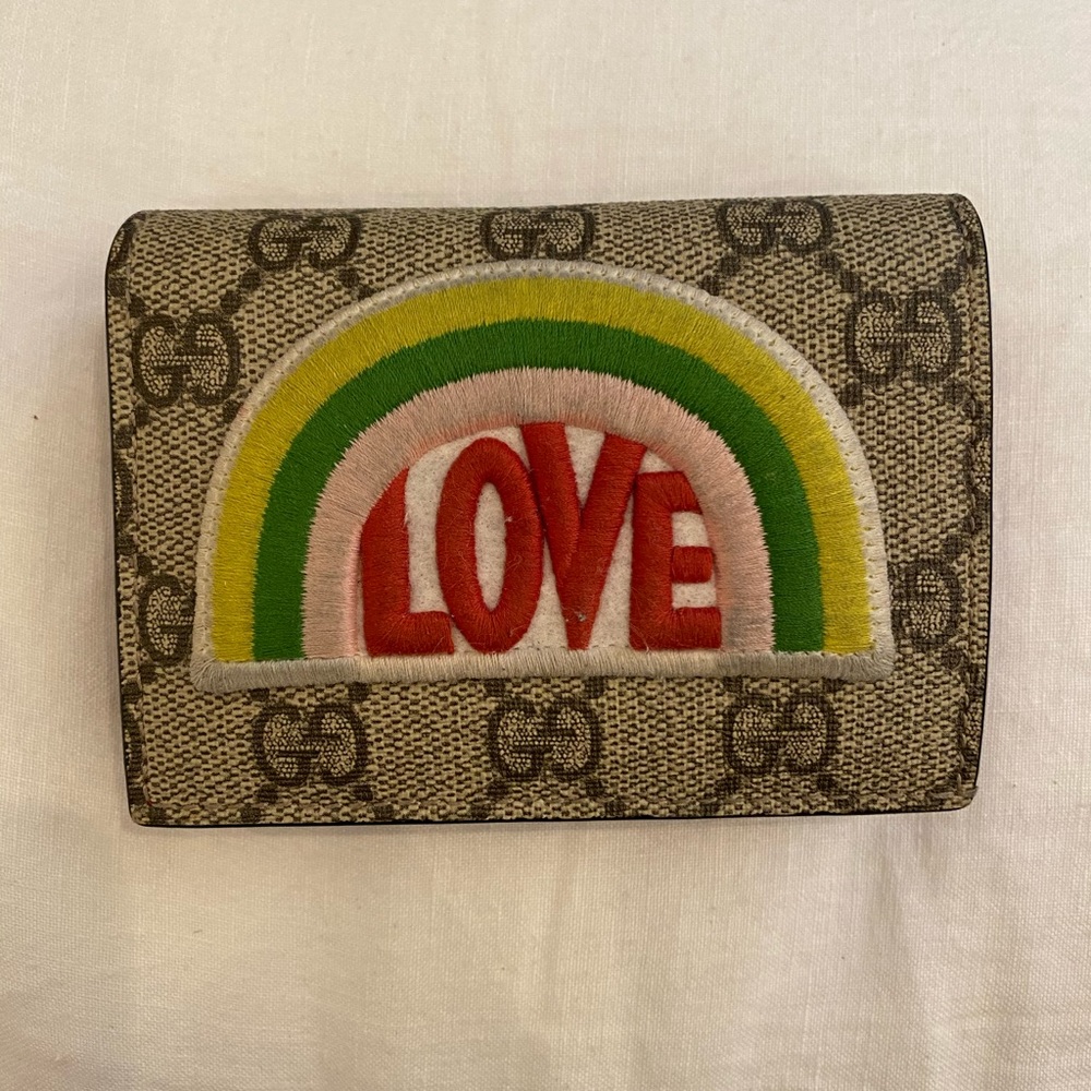 Gucci GG Supreme Coated Wallet w Embroidery.